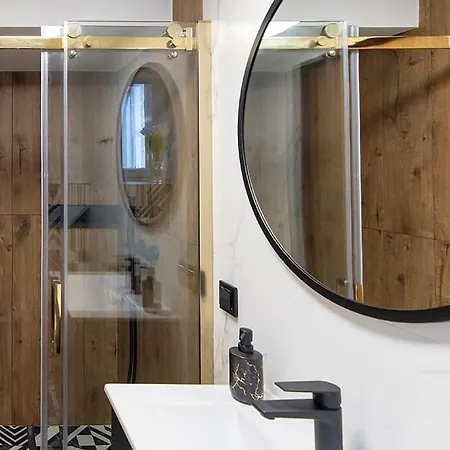 Budget 1min From Main Square *